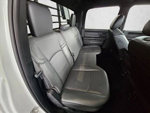 Used 2024 RAM 3500 Tradesman w/ Chrome Appearance Group AWD/4WD image 17