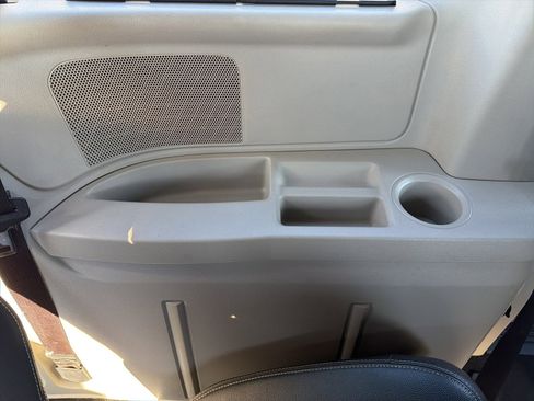 Used 2017 Dodge Grand Caravan SXT w/ Driver Convenience Group image 64