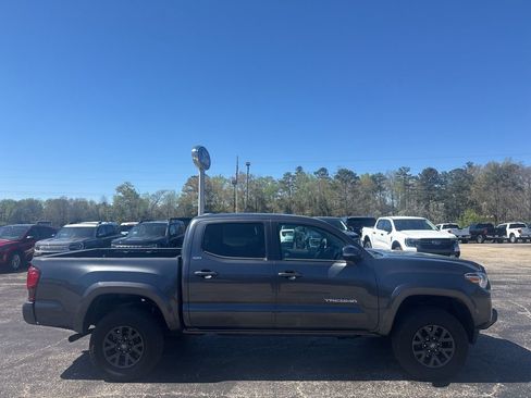Used 2023 Toyota Tacoma SR5 w/ Technology Package AWD/4WD image 19