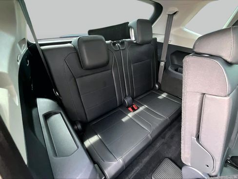 Used 2020 Volkswagen Tiguan SEL FWD image 34