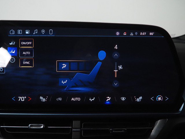 Used 2024 Chevrolet Equinox EV FWD LT w/ 2LT image 40