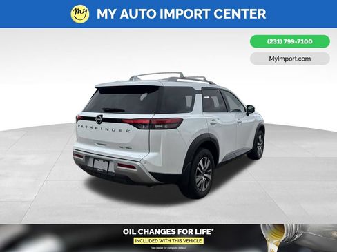 Used 2025 Nissan Pathfinder SL AWD/4WD image 7