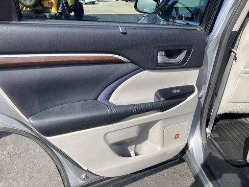 Used 2015 Toyota Highlander Limited AWD/4WD image 31