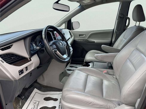 Used 2016 Toyota Sienna XLE AWD/4WD image 9