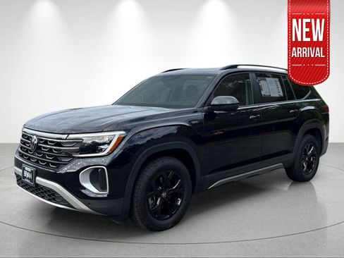 Used 2025 Volkswagen Atlas Peak Edition SE AWD/4WD image 1
