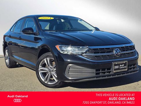 Used 2024 Volkswagen Jetta SE image 1