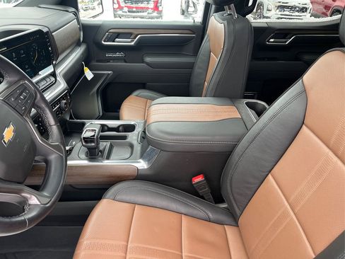 Used 2025 Chevrolet Silverado 1500 High Country image 15