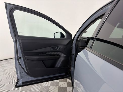 Used 2025 Nissan Ariya AWD image 10