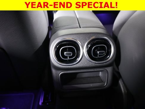 Used 2025 Mercedes-Benz GLC 300 4MATIC image 29