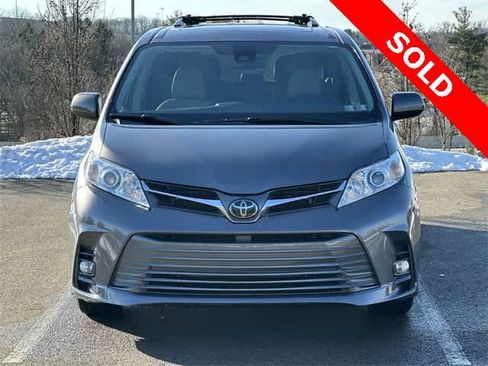 Used 2020 Toyota Sienna XLE image 32