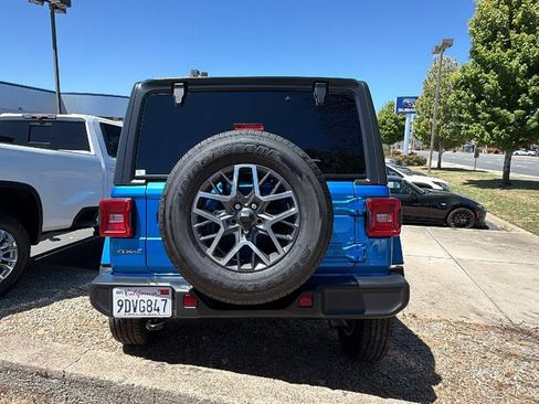 Used 2021 Jeep Wrangler Unlimited Sahara AWD/4WD image 5