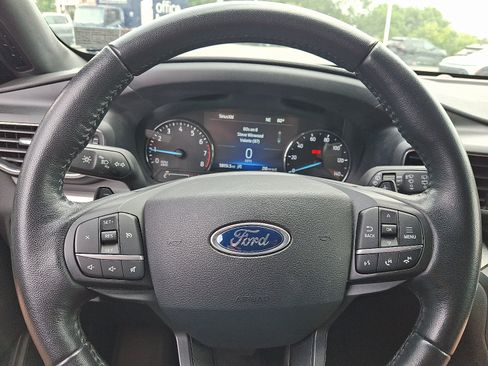 Used 2020 Ford Explorer XLT w/ Equipment Group 202A AWD/4WD image 21