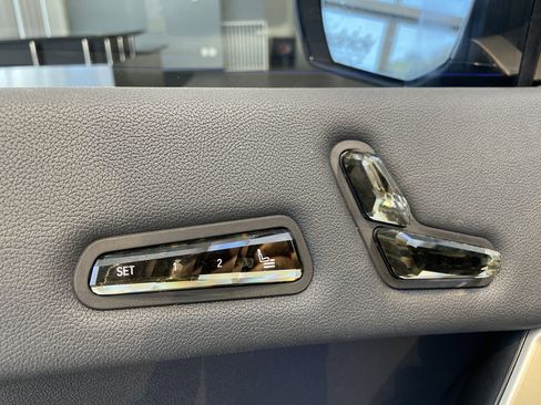 Used 2023 BMW iX xDrive50 w/ Premium Package image 15