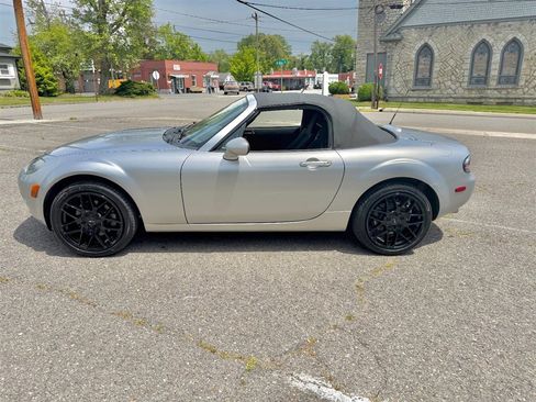 Used 2006 MAZDA MX-5 Miata Sport w/ Suspension Pkg RWD image 2