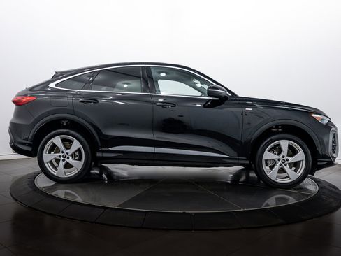 Certified 2025 Audi Q5 Premium Plus w/ Premium Plus image 3