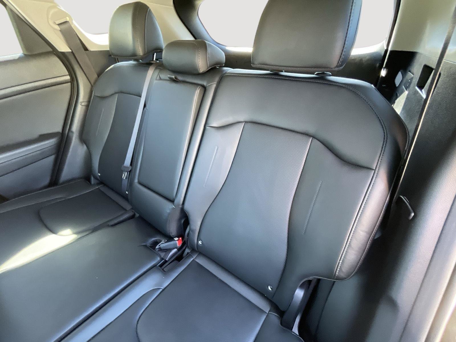 Used 2025 Kia Sportage EX FWD image 19