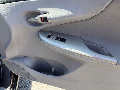 Used 2011 Toyota Corolla LE FWD image 27