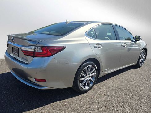 Used 2016 Lexus ES 300h w/ Navigation System Package FWD image 3