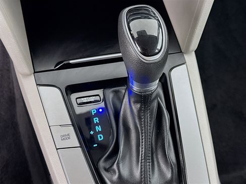 Used 2018 Hyundai Elantra SEL image 19