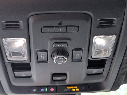 Used 2022 Chevrolet Tahoe Z71 w/ Off-Road Capability Package image 18