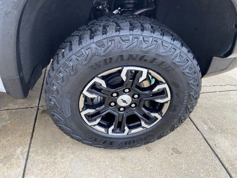 Used 2023 Chevrolet Silverado 1500 ZR2 image 31