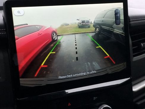 Used 2023 Ford Expedition XLT image 22