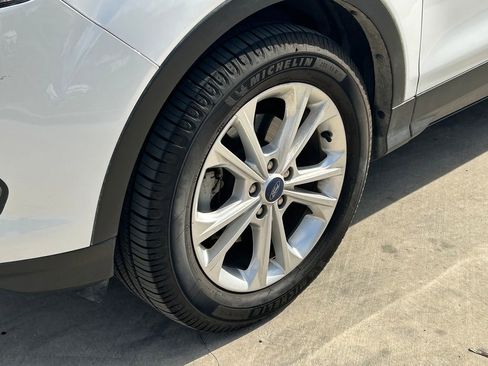 Used 2019 Ford Escape SE image 9