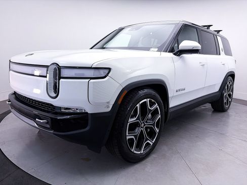 Used 2024 Rivian R1S Adventure AWD/4WD image 13