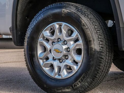 Used 2024 Chevrolet Silverado 2500 LTZ w/ LTZ Convenience Package AWD/4WD image 9