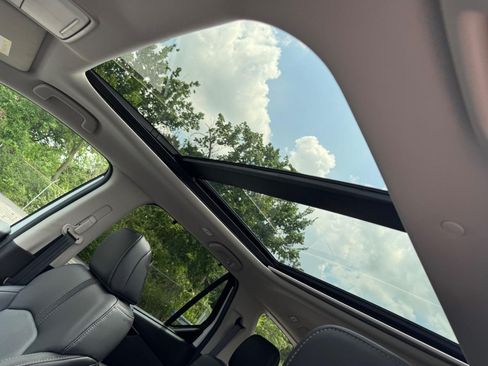 Certified 2025 Honda Pilot Touring image 20