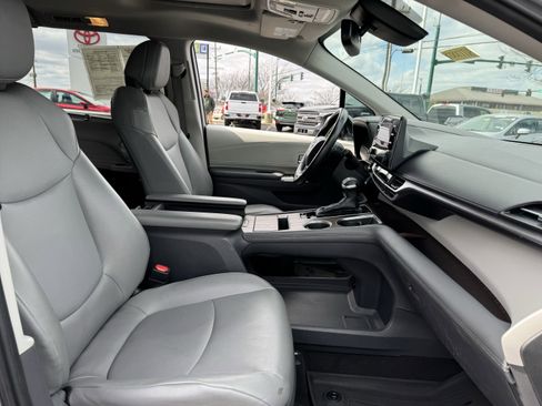 Used 2021 Toyota Sienna XLE image 37