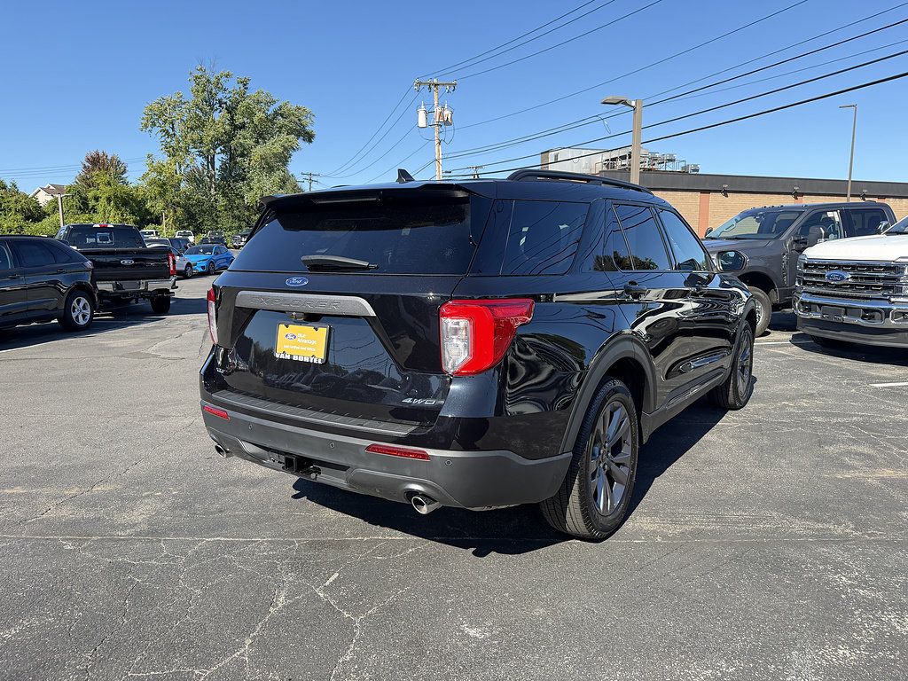 Certified 2022 Ford Explorer XLT w/ Equipment Group 202A AWD/4WD image 6