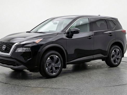 Used 2025 Nissan Rogue SV FWD image 3