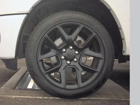 Used 2025 RAM 1500 Limited AWD/4WD image 2