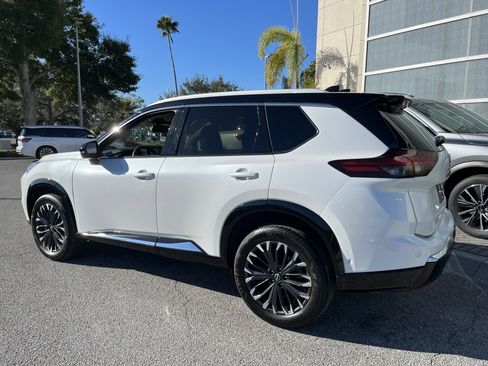 Used 2025 Nissan Rogue Platinum w/ Tech Package image 3