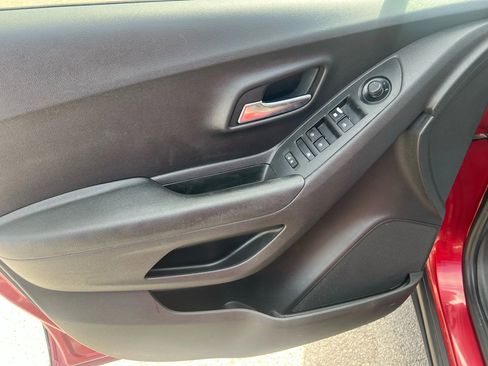 Used 2020 Chevrolet Trax LT w/ LT Convenience Package image 22