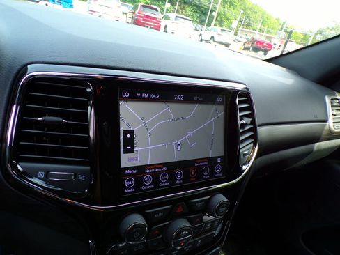 Used 2021 Jeep Grand Cherokee Laredo X AWD/4WD image 20