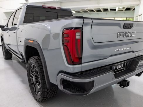 Used 2024 GMC Sierra 2500 Denali Ultimate AWD/4WD image 17