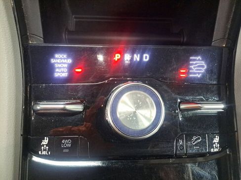 Used 2023 Jeep Grand Cherokee Overland w/ Rear Seat Video Group I AWD/4WD image 32