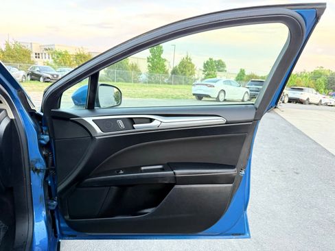 Used 2020 Ford Fusion SE image 21