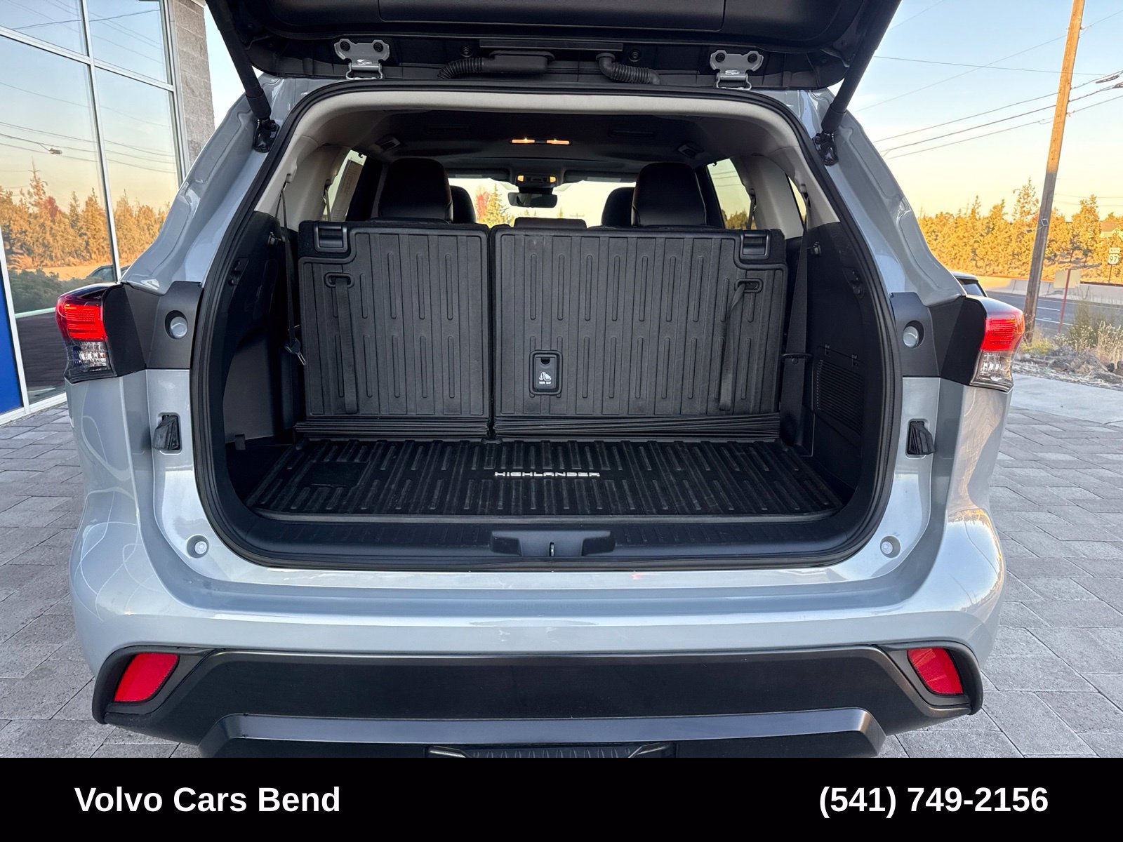 Used 2025 Toyota Highlander XLE AWD/4WD image 9