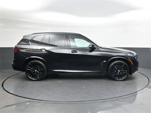 New 2026 BMW X5 xDrive40i w/ M Sport Package image 3
