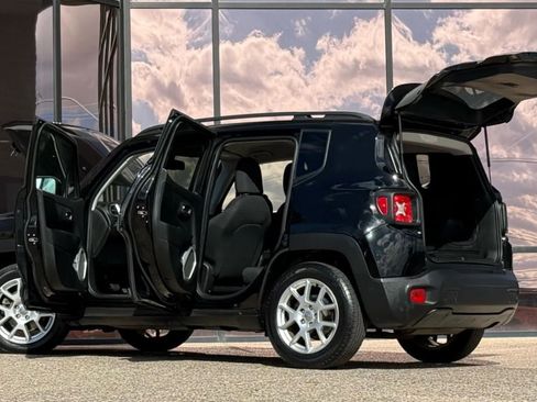 Used 2019 Jeep Renegade Latitude w/ UConnect 8.4 Nav Group image 30