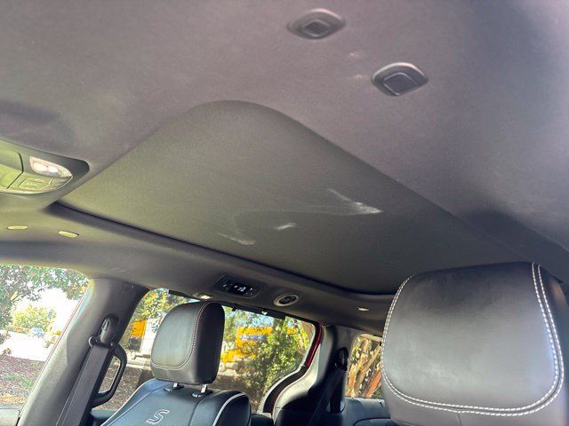 Used 2025 Chrysler Pacifica Limited FWD image 27