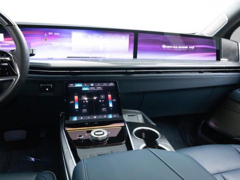 Used 2025 Cadillac Escalade IQ Luxury 2 image 24