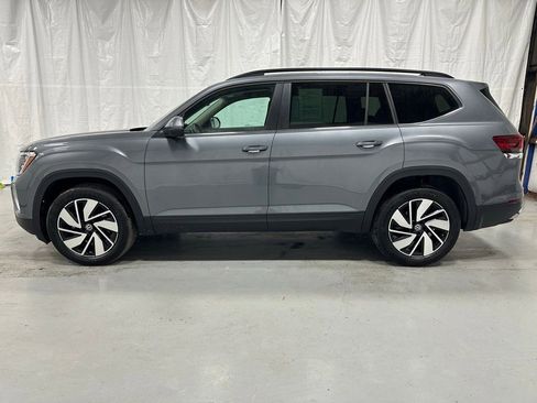 Used 2025 Volkswagen Atlas SE image 4