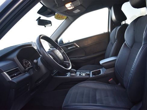 Used 2023 Mitsubishi Outlander SE image 25