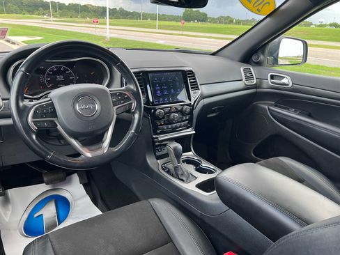 Used 2020 Jeep Grand Cherokee Altitude RWD image 17
