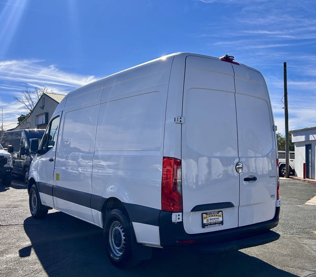 Used 2021 Freightliner Sprinter 2500 RWD image 3