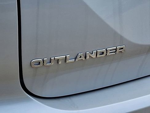 New 2025 Mitsubishi Outlander SEL image 17